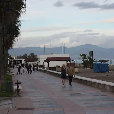 Duplex On The Beachfront 托雷莫利诺斯