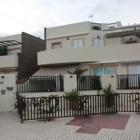 Duplex On The Beachfront * 托雷莫利诺斯